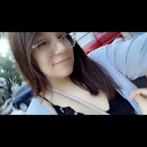 Meet your Posher, Aline